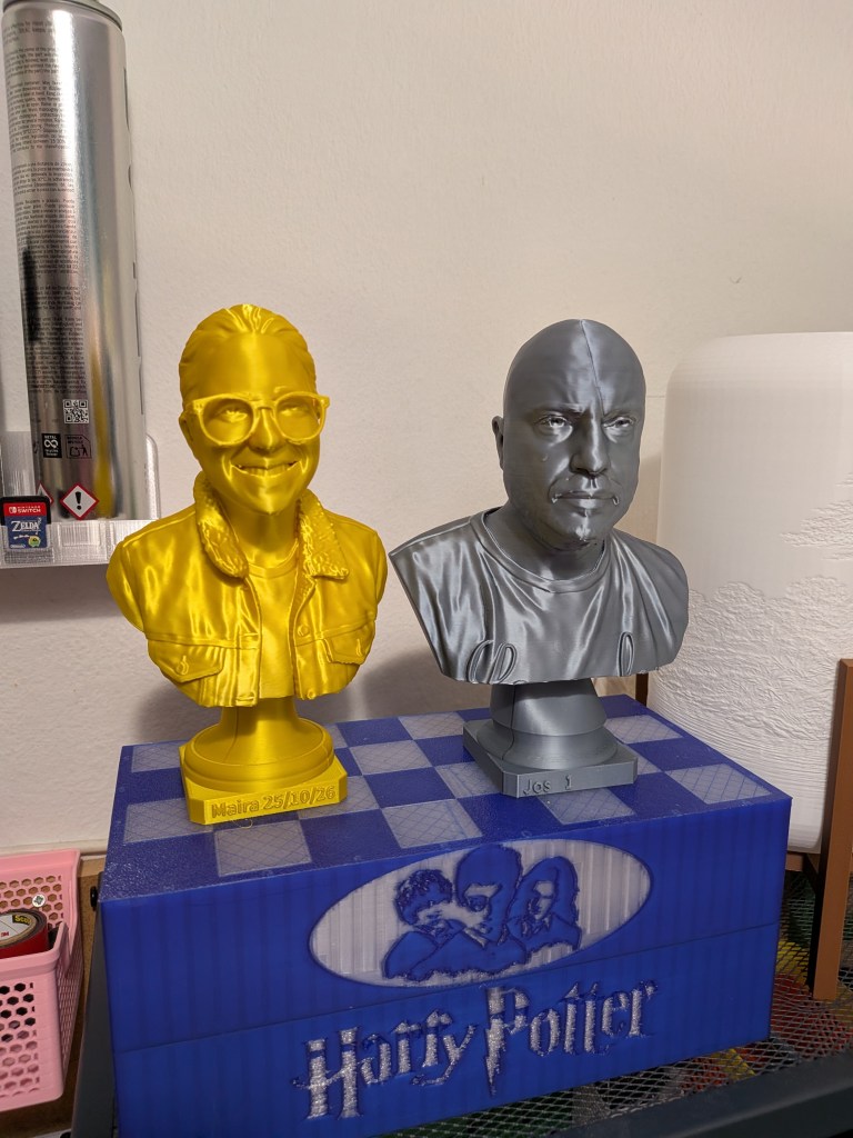 Bustos personalizados impresos en 3D en acabado dorado y plateado